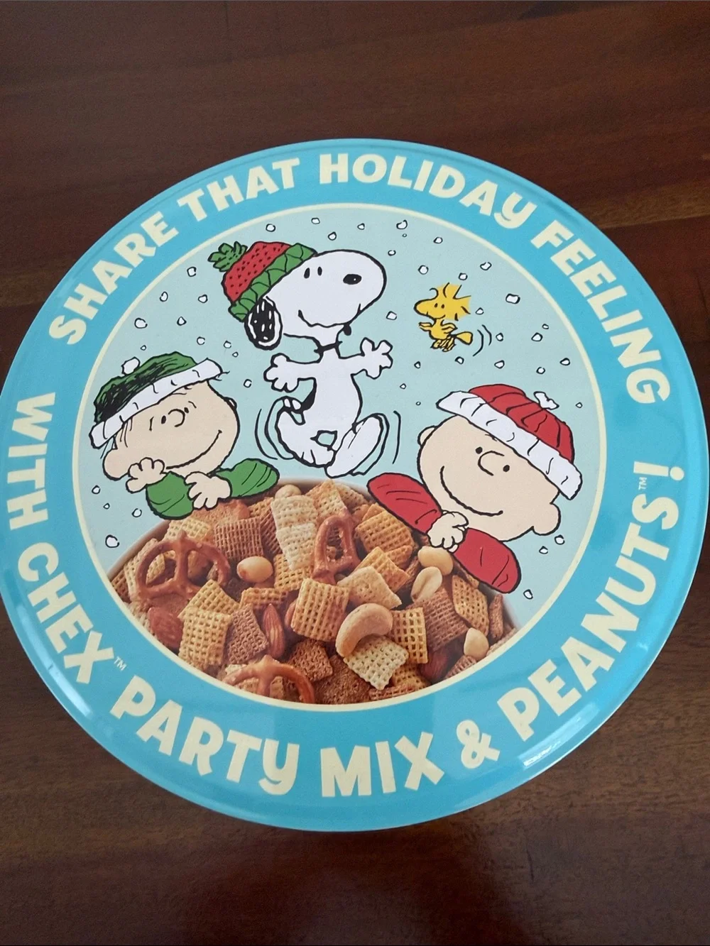 Peanuts tin chex